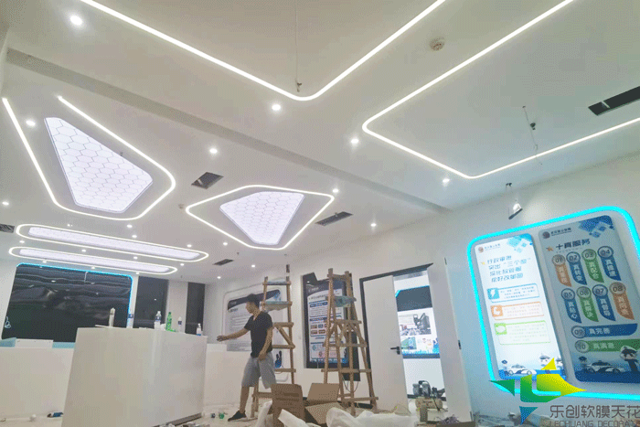 祝賀我公司德州慶云縣公安局網(wǎng)絡(luò )辦公展廳軟膜天花燈箱安裝完成